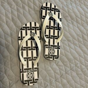 NWOT Tory Burch Flip Flops SZ 7